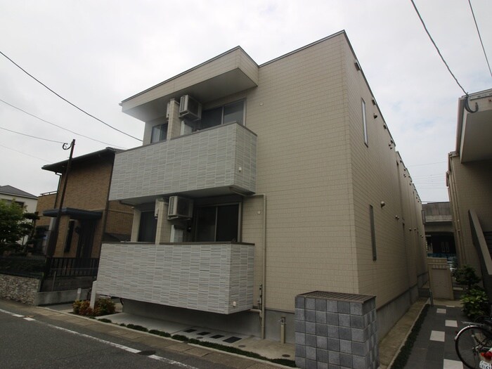 物件外観写真2　(エントランス部分)