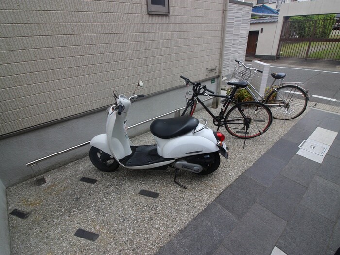 物件外観写真4　(駐輪場)