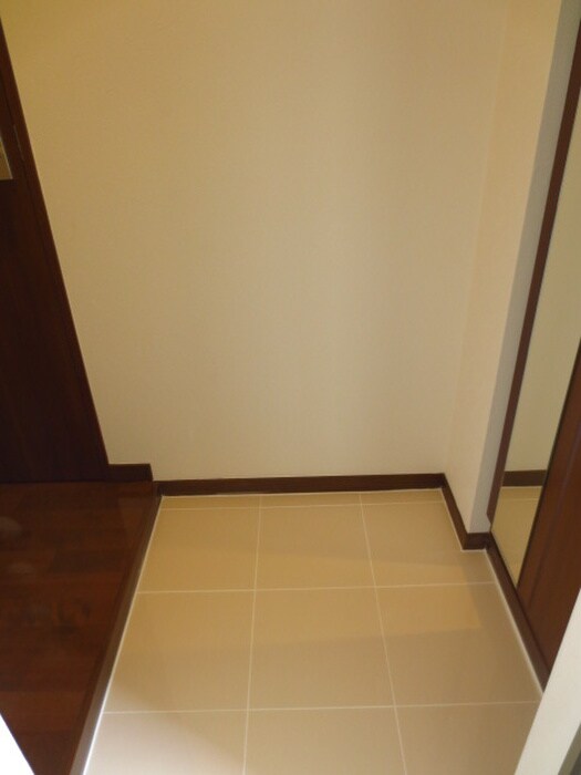 物件内観写真9　(玄関)