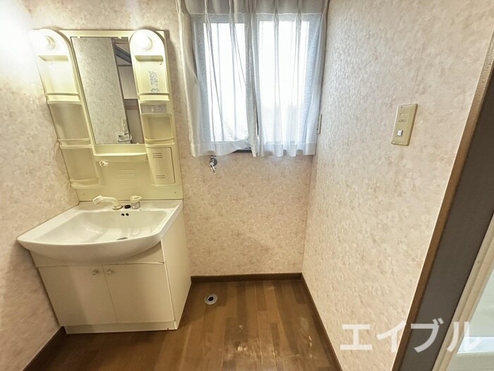 物件内観写真11　(洗濯機置場)