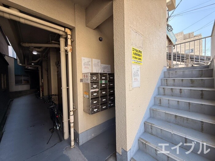 物件外観写真3　(エントランス部分)