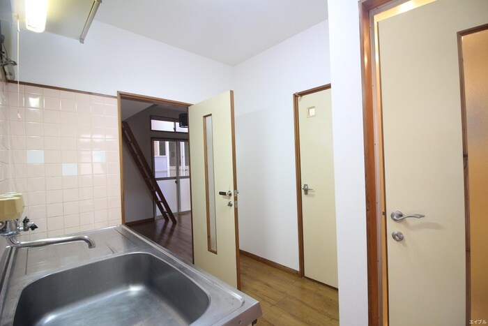 物件内観写真18　(廊下)