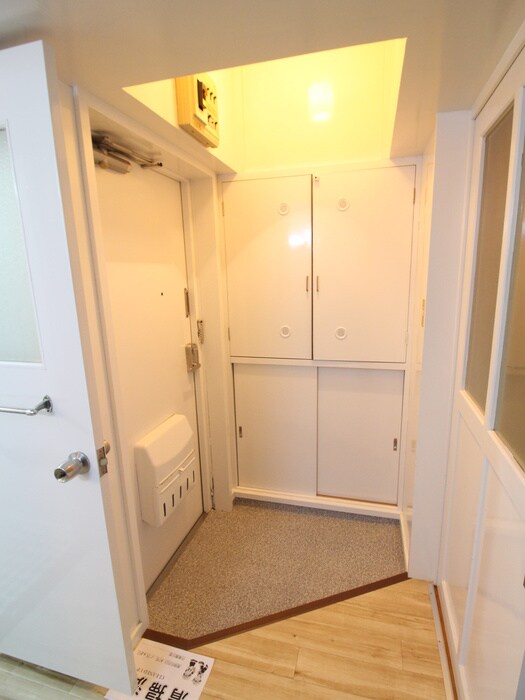 物件内観写真11　(玄関)