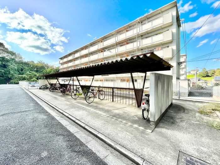 物件外観写真3　(駐輪場)