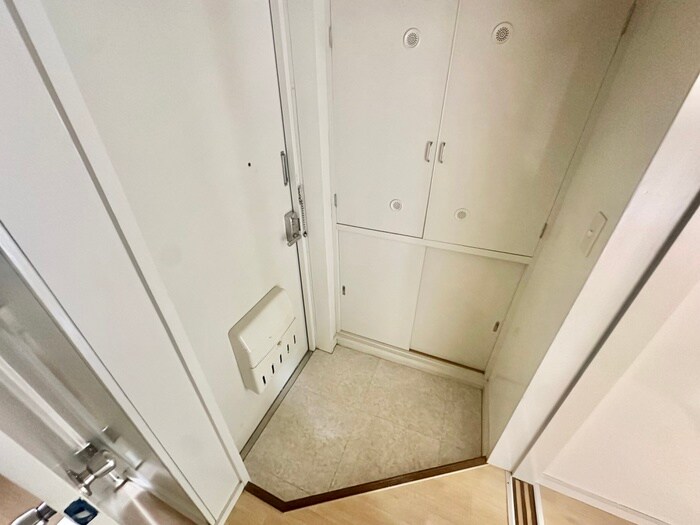 物件内観写真9　(玄関)