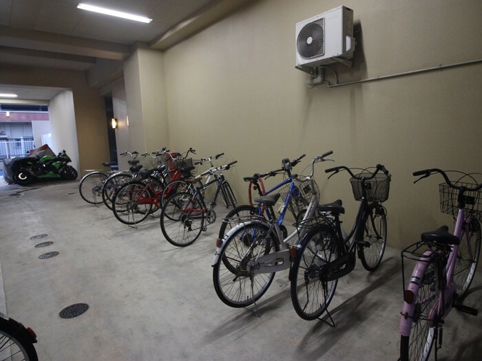 物件外観写真4　(駐輪場)