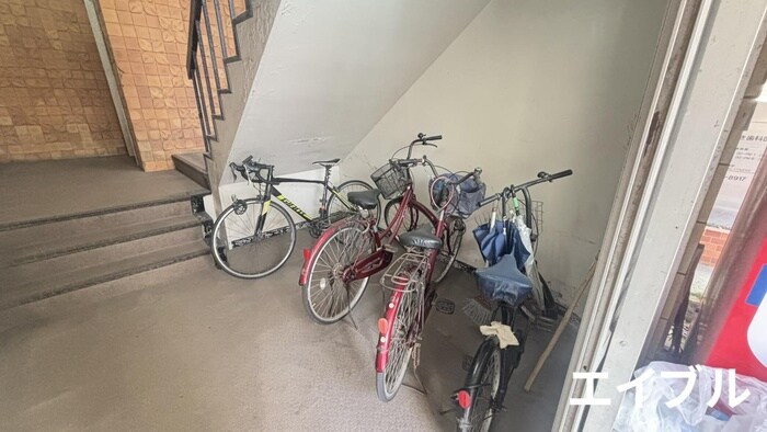 物件外観写真3　(駐輪場)