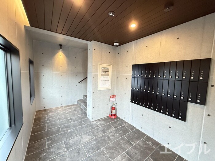 物件外観写真2　(エントランス部分)