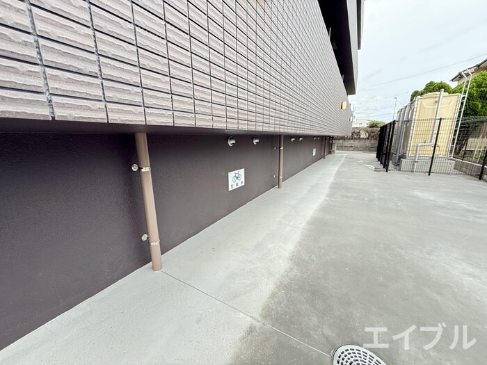 物件外観写真4　(駐輪場)