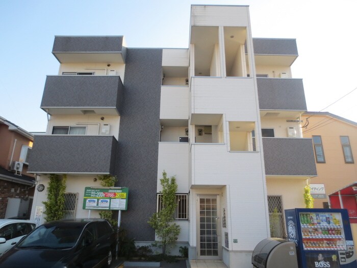 物件外観写真2　(エントランス部分)