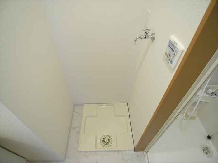 物件内観写真8　(洗濯機置場)