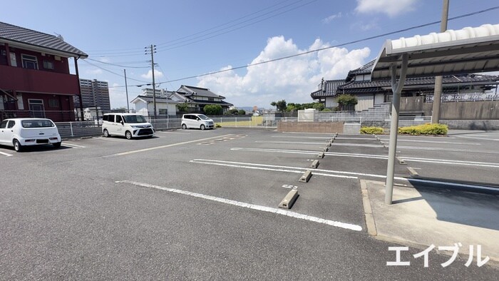 物件外観写真2　(駐車場)