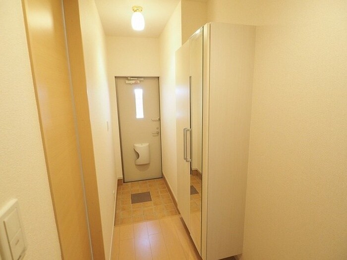 物件内観写真16　(玄関)