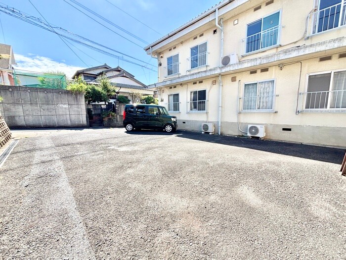 物件外観写真3　(駐車場)