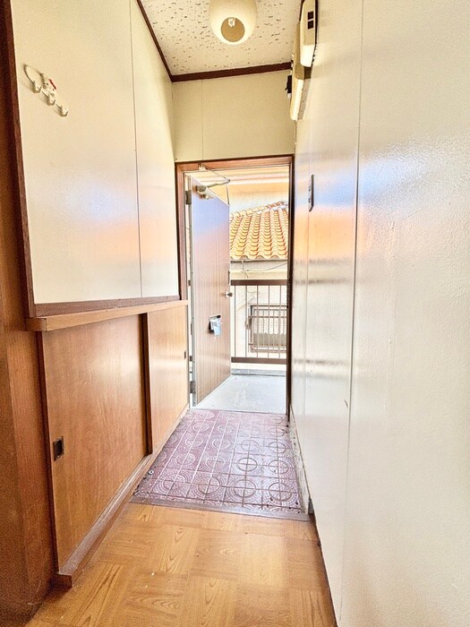 物件内観写真11　(玄関)