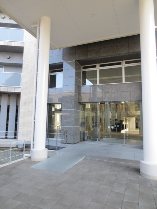 物件外観写真4　(エントランス部分)