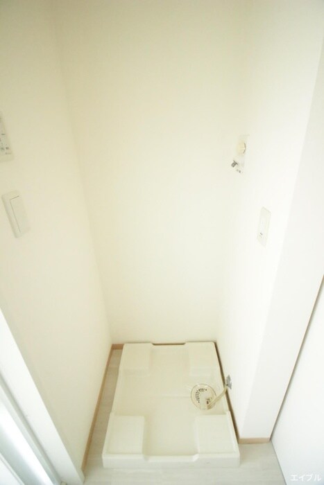 物件内観写真13　(洗濯機置場)