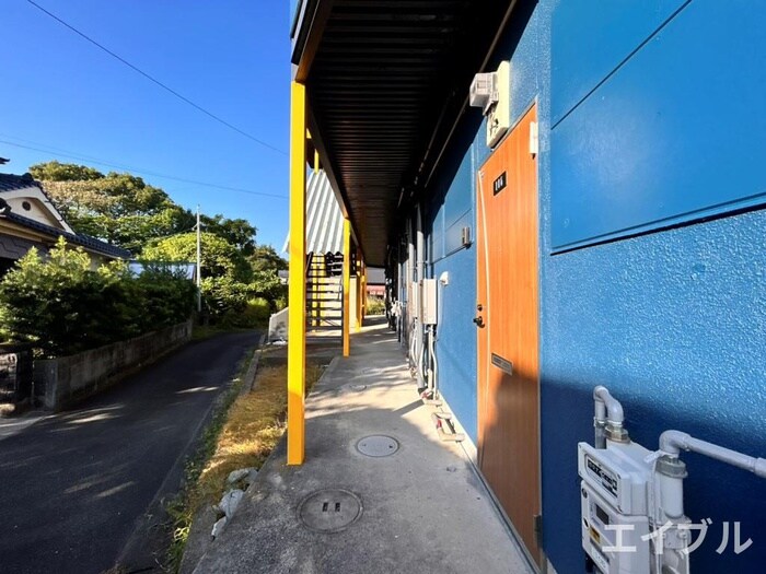 物件外観写真4　(エントランス部分)