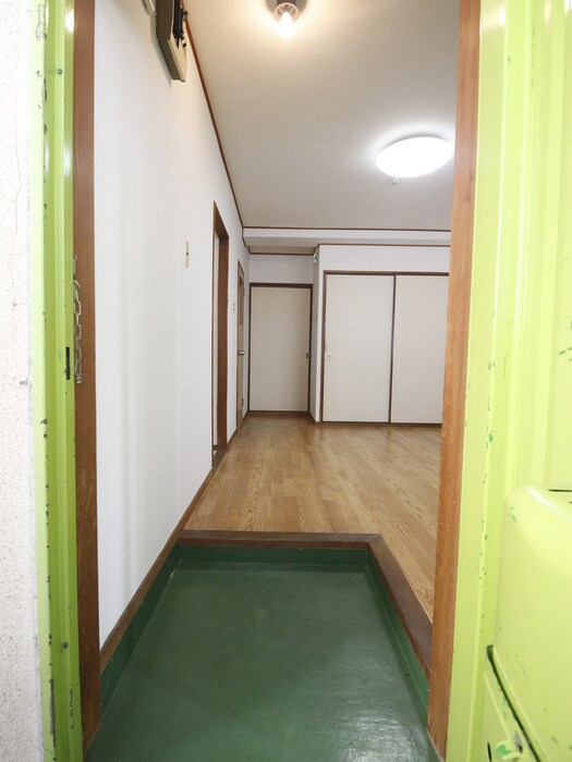 物件内観写真10　(玄関)