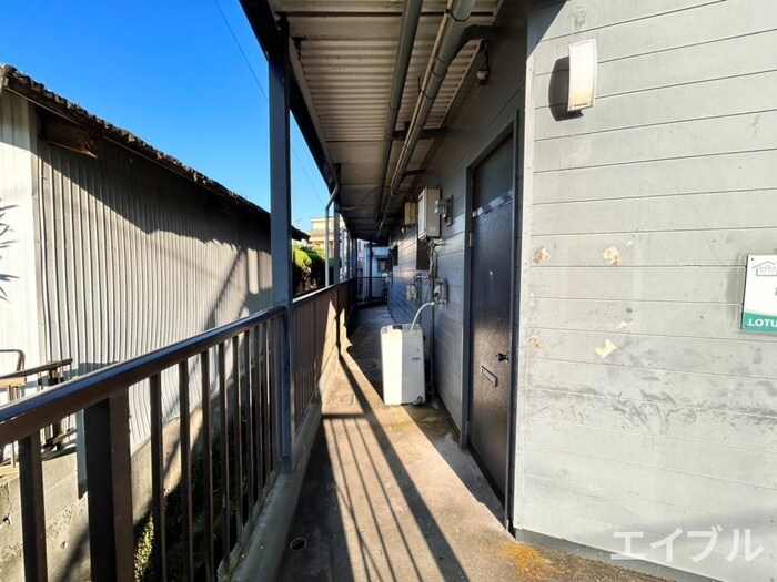 物件外観写真4　(エントランス部分)