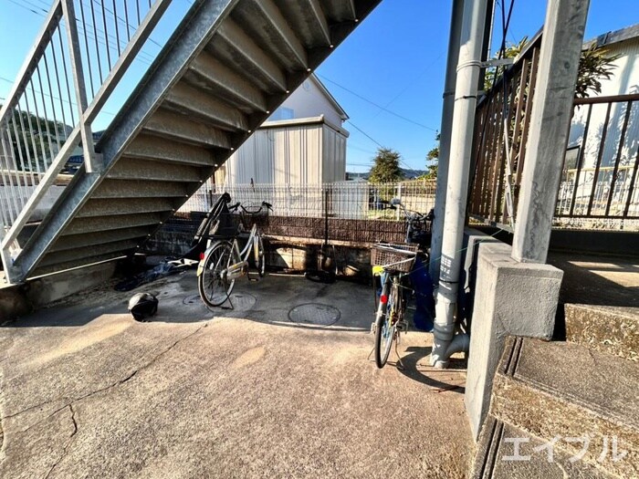 物件外観写真5　(駐輪場)