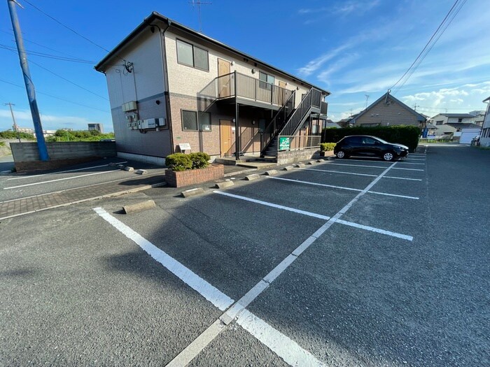 物件外観写真2　(駐車場)