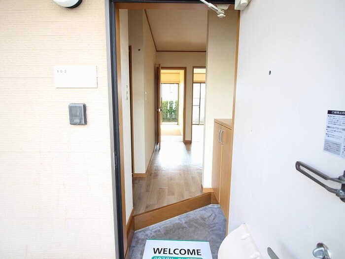 物件内観写真8　(玄関)