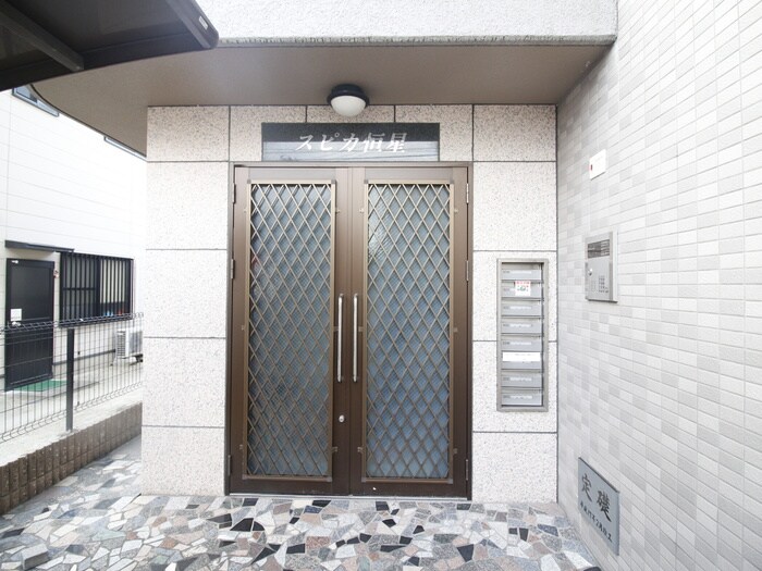 物件外観写真5　(エントランス部分)