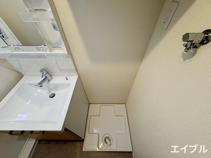 物件内観写真18　(洗濯機置場)