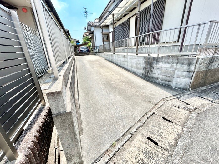 物件外観写真2　(駐車場)