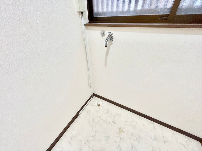 物件内観写真10　(洗濯機置場)