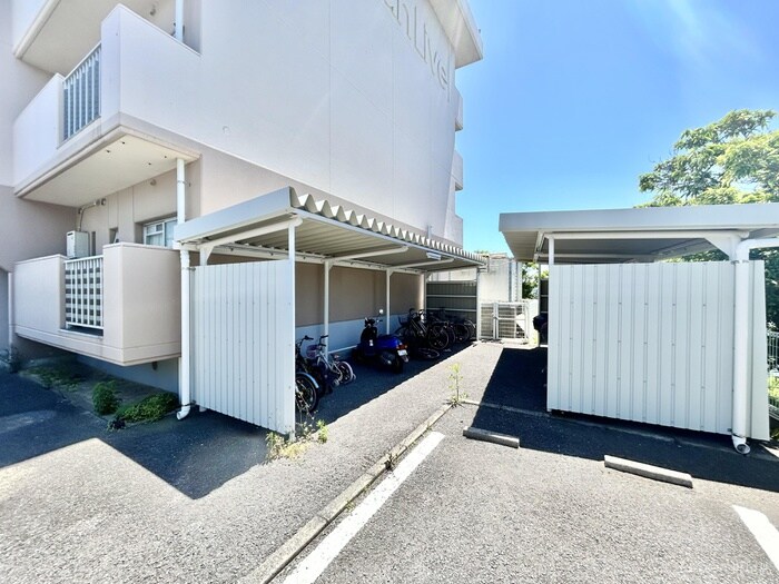 物件外観写真3　(駐輪場)