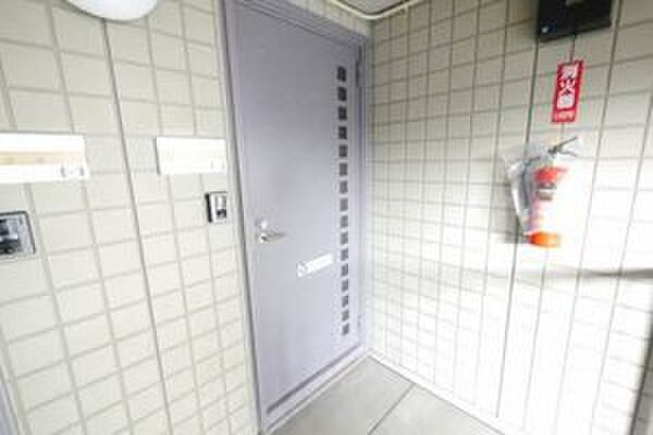 物件内観写真12　(玄関)