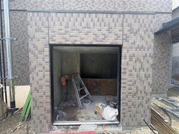 建築中