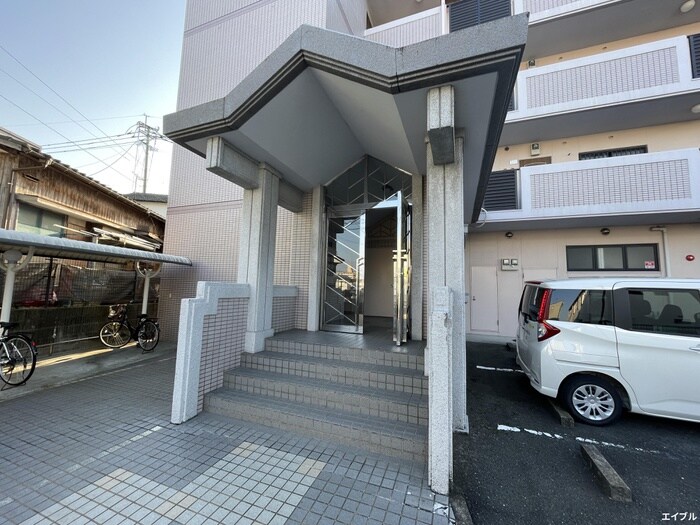 物件外観写真2　(エントランス部分)