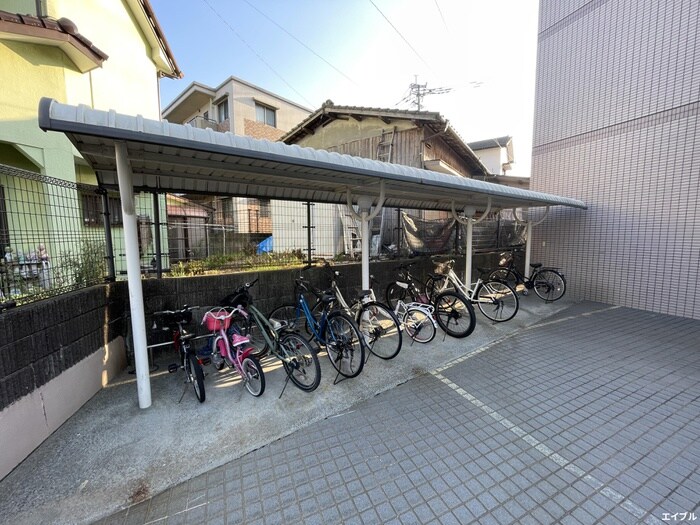 物件外観写真5　(駐輪場)