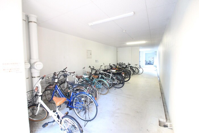 物件外観写真5　(駐輪場)