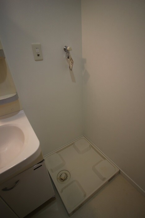 物件内観写真12　(洗濯機置場)