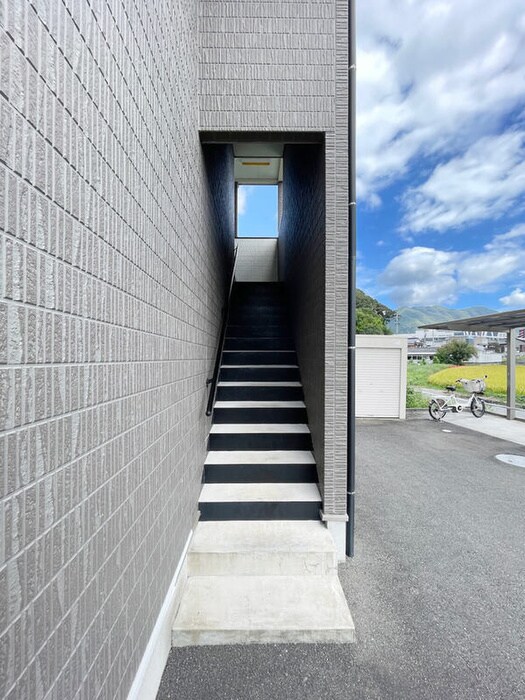 物件外観写真5　(エントランス部分)