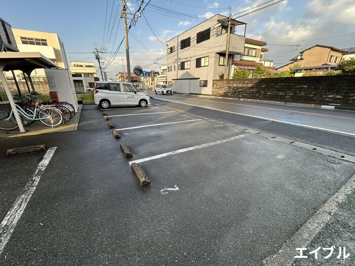 物件外観写真4　(駐車場)