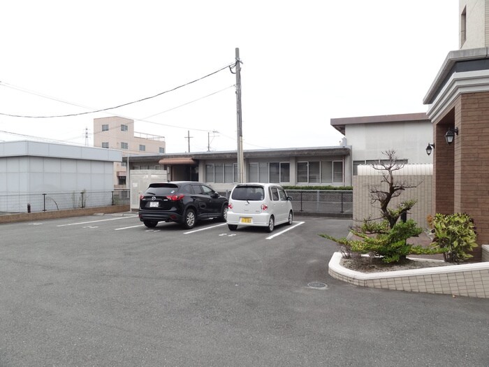 物件外観写真2　(駐車場)