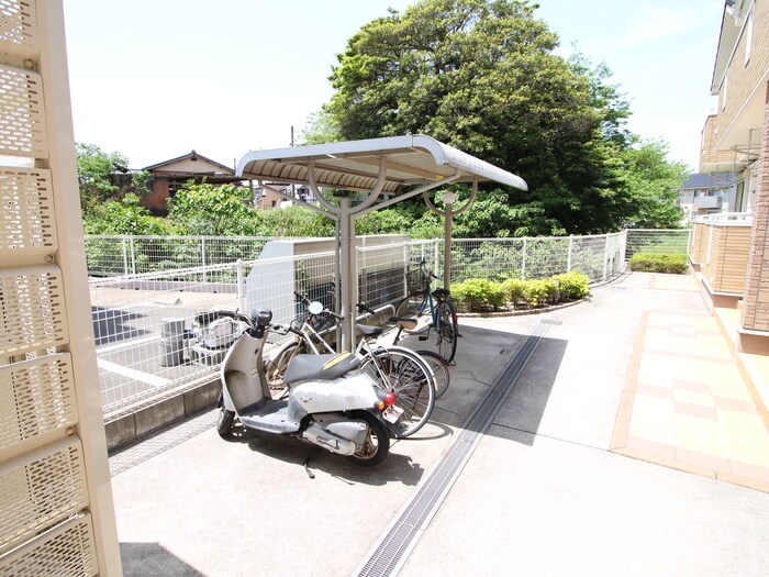 物件外観写真4　(駐輪場)