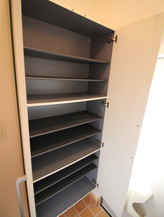 物件内観写真15　(靴箱)