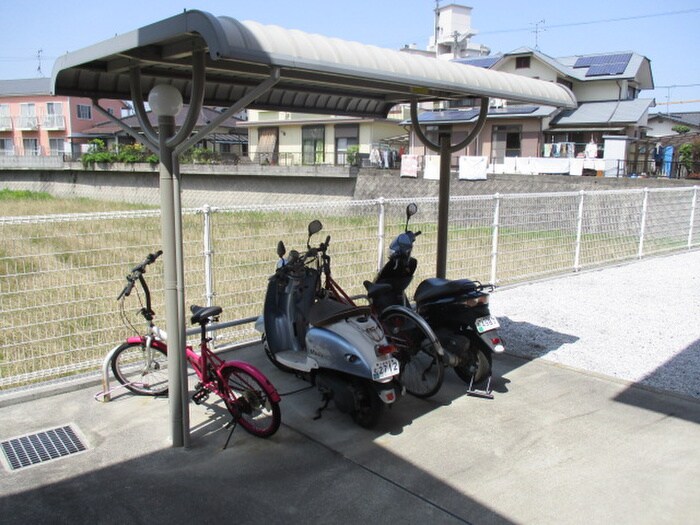 物件外観写真4　(駐輪場)