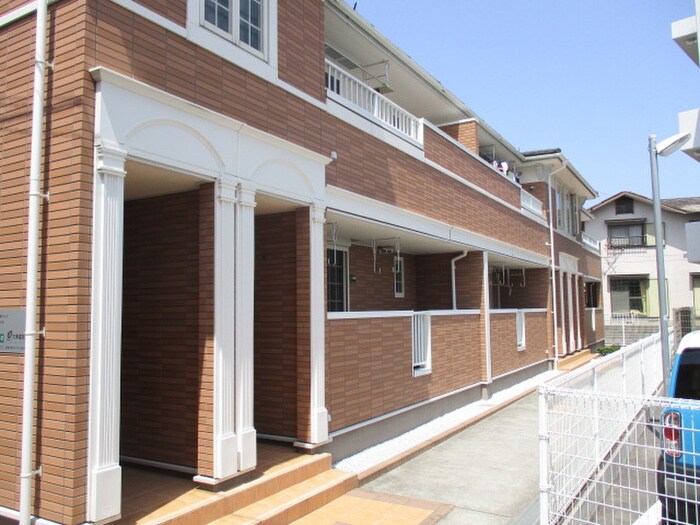 物件外観写真5　(エントランス部分)