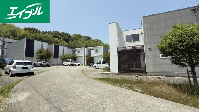 物件外観写真5　(エントランス部分)