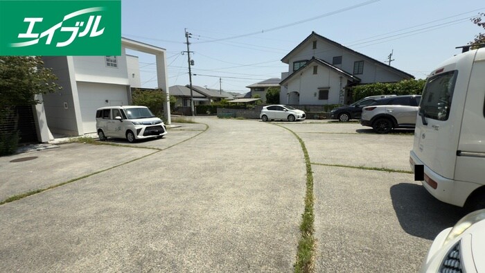 物件外観写真6　(駐車場)