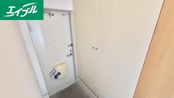 物件内観写真13　(玄関)