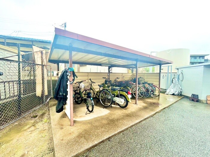 物件外観写真6　(駐輪場)