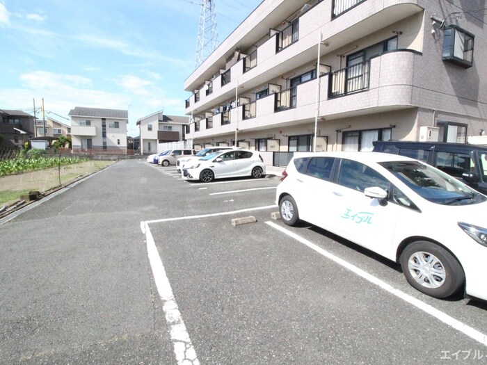 物件外観写真2　(駐車場)